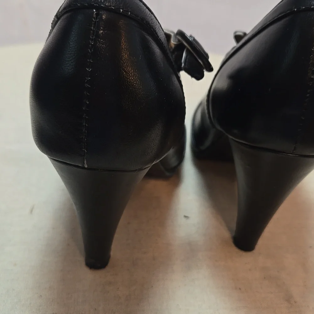 Black leather 3 inch heels size 8w,Gabriella Rocha - Picture 4 of 8